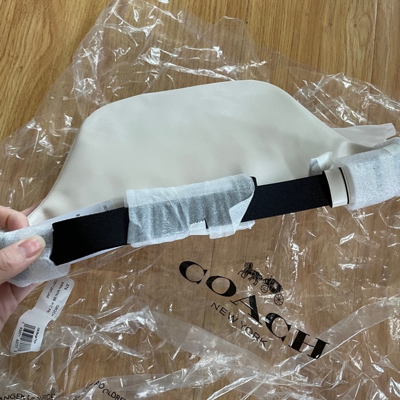 coach warren belt bag with horse and carriage - Picture 4 of 5